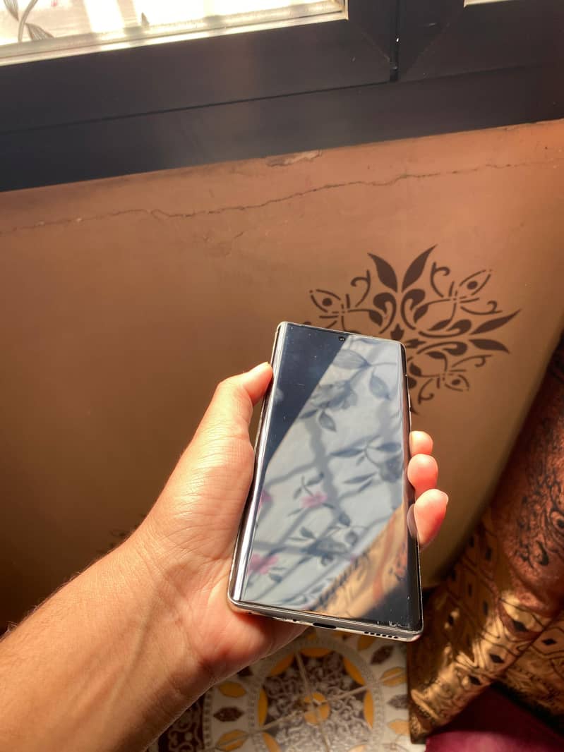 TECNO CAMON 40 PRO 1