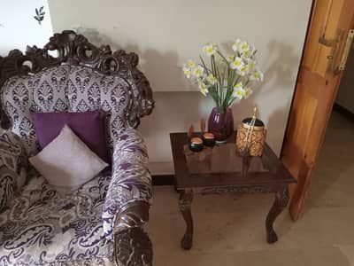 7 seater sofa with center aur side tables