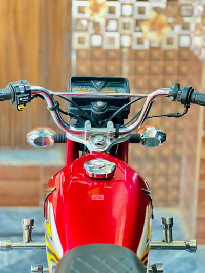 Honda 125 Total Light to Light Genuine Condition 10/9 All Paper's