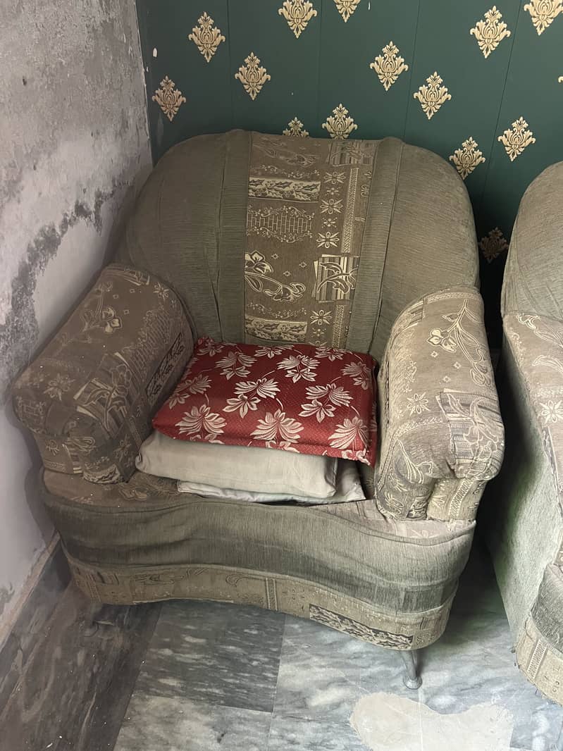 2 single seater sofa’s 1
