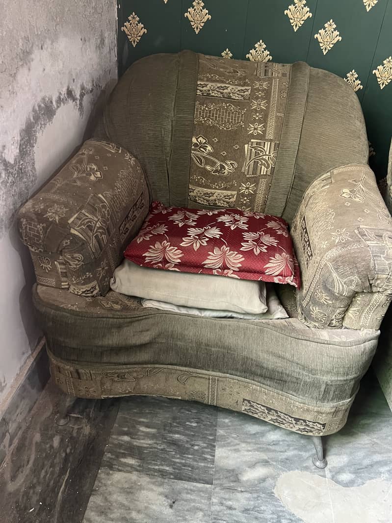 2 single seater sofa’s 3