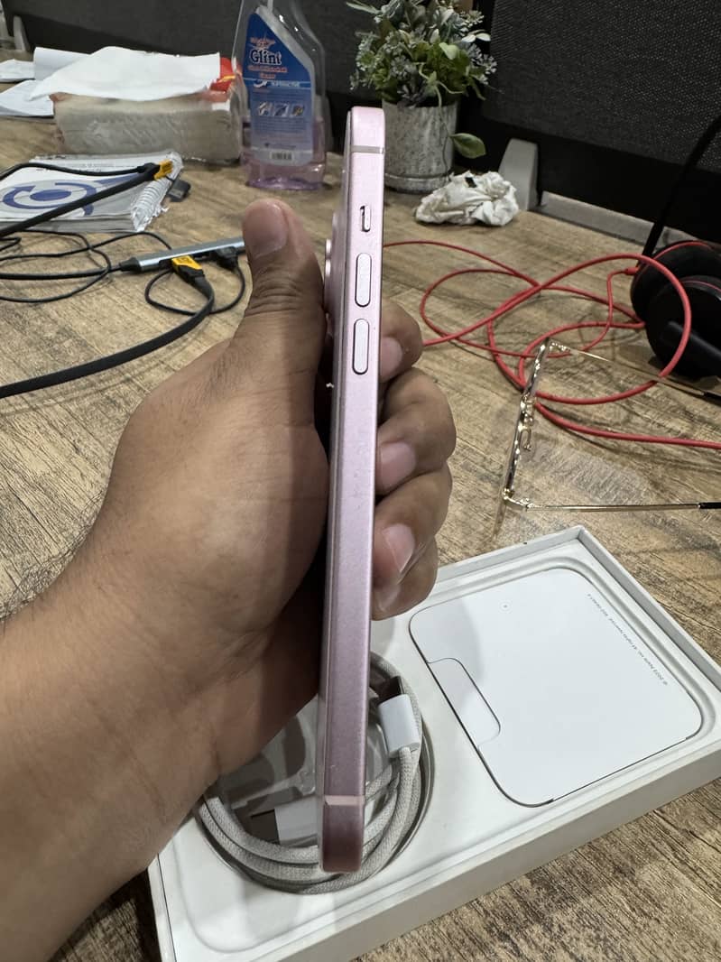 iPhone 15 Plus 4