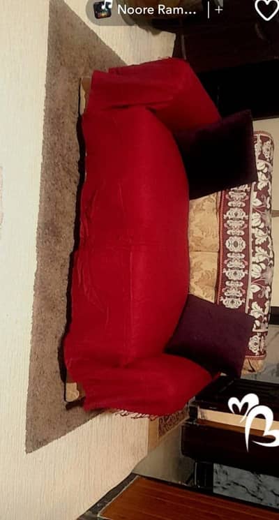 2-SEATER SOFA IN GOOD CONDITION!