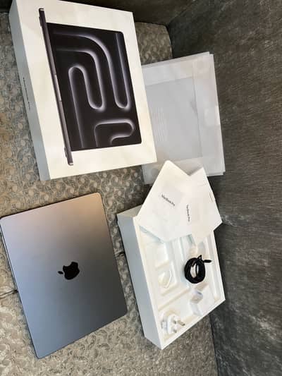 Macbook pro M4 - Just Box Opened - 5 Cycle counts - 11 months warranty