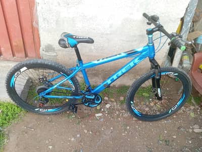 Trek 26" Mountain Bike - Shimano Gear System - Disc Brakes