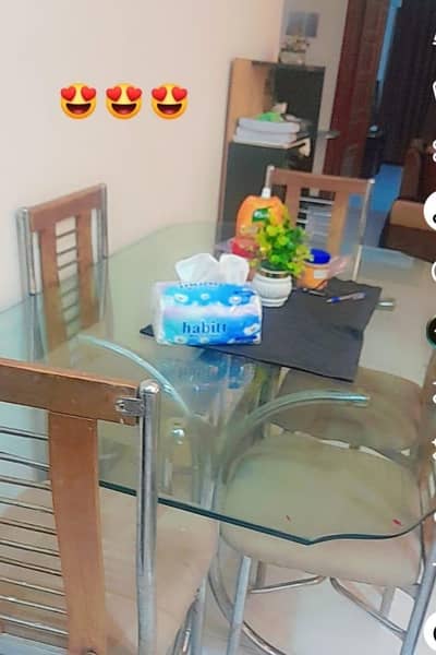 5 SEATER DINNING TABLE FOR SALE AT GOOD CONDITION!