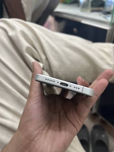 17 white 256 gb 3 cycles