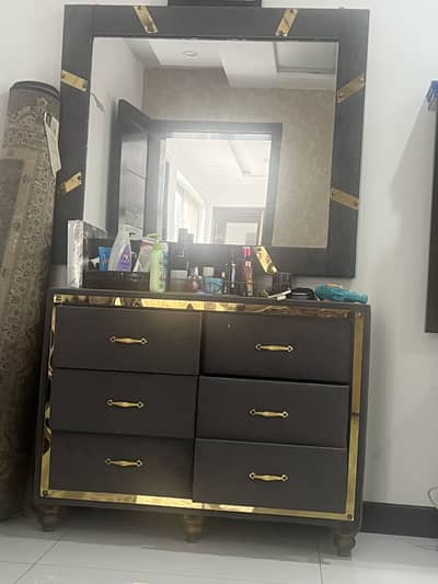 Velvet dresser