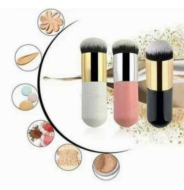 Gonegal Round Flat Makeup Brush – Portable Brush for Foundation and Cream Application with Soft Bristles and Pink Handle
