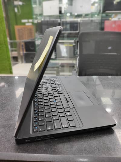 Dell 3530 core i7 8th gen 16/5124gb card