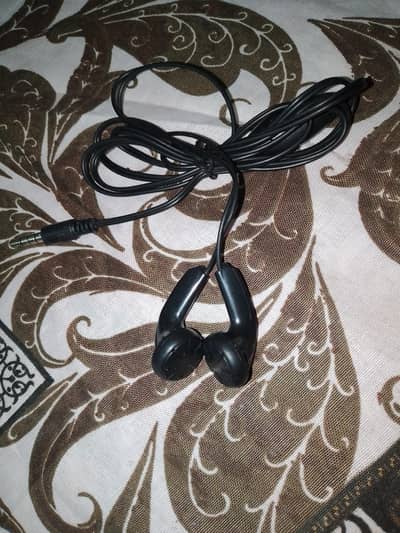 brand new earphone's