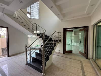 Elegant 2 Kanal House with Big Parking