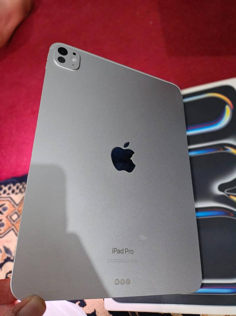 iPad M4 3