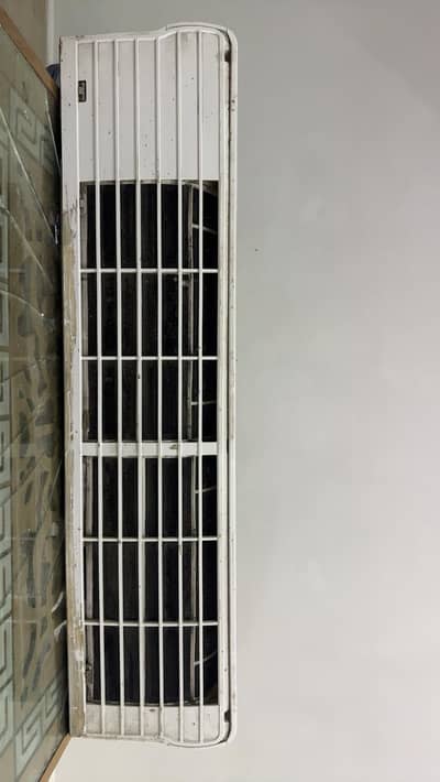 Ac 1 ton gree company DC inverter good condition