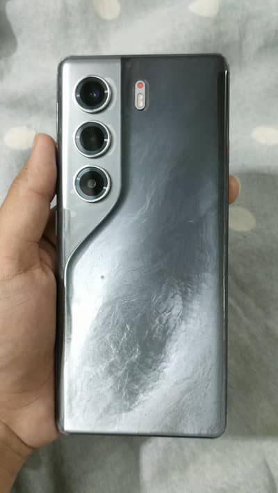 Selling my 2 months used techno camon 40 pro