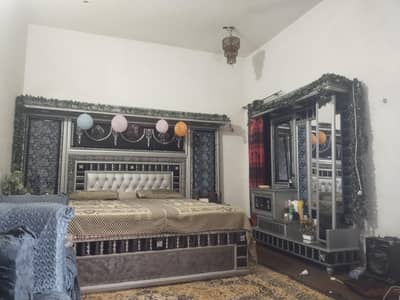 kingsize bed 2side table 1drasing king size 10/10 contion 9month used