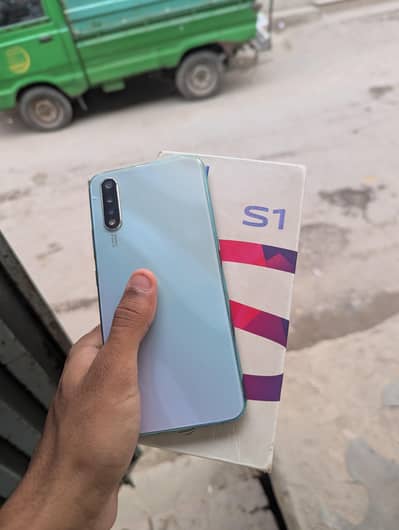 vivo s1 All ok with box and charger 4/128