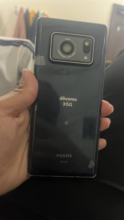 Aquos R6 panel chaiyay is ka kisi kah pass hay tu raabta karo