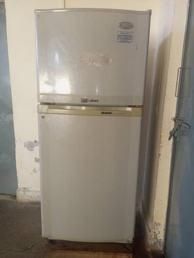 Dowlance medium size fridge