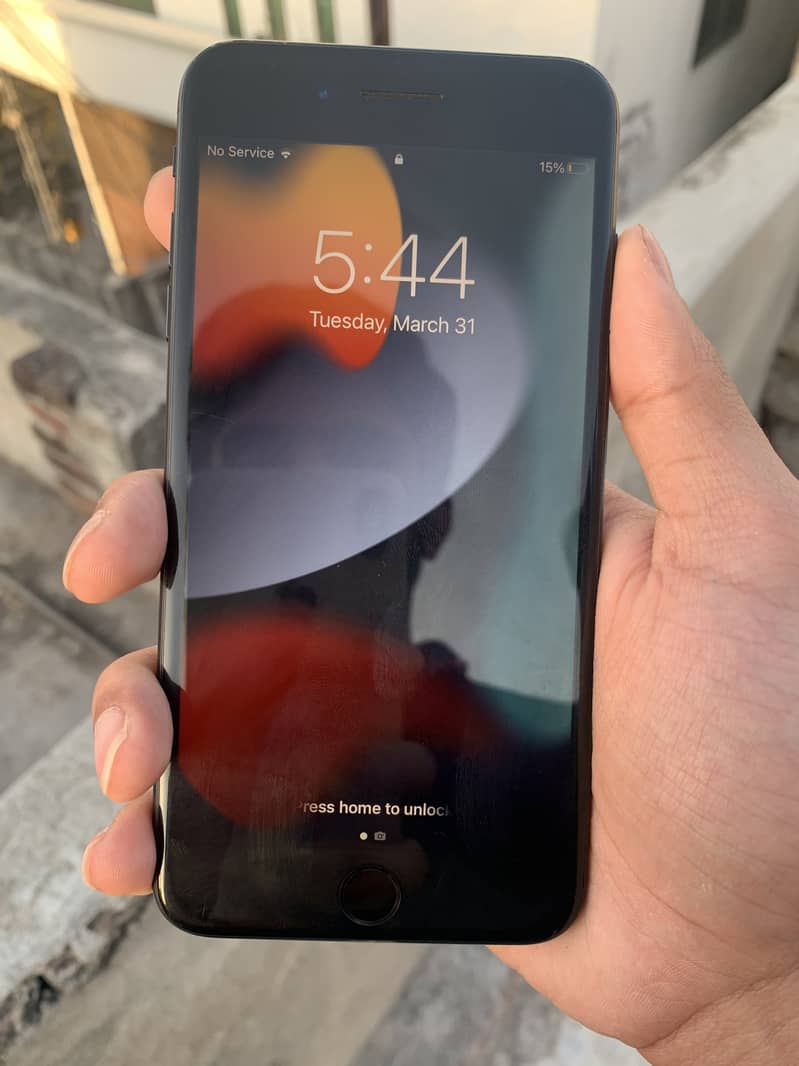 Apple iPhone 7 Plus 1