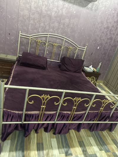 King size bed for sale