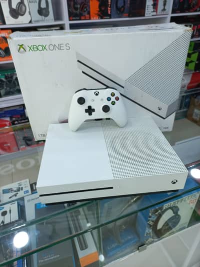 Xbox One S 500GB / 1TB | Pre-Installed Games | Gaming Console | Xbox