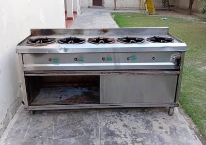 Commercial gas stove