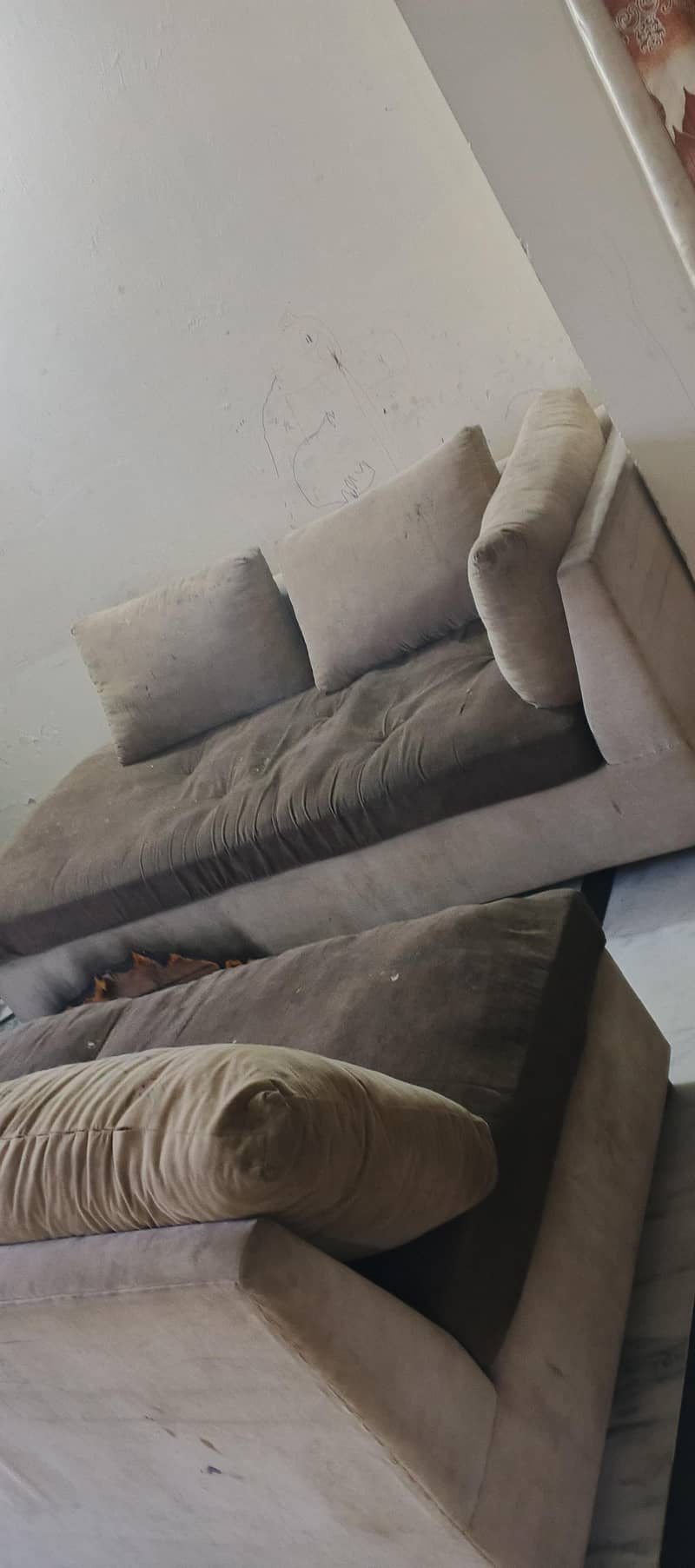 L shape Sofa – Solid Build, Needs Cleaning 0