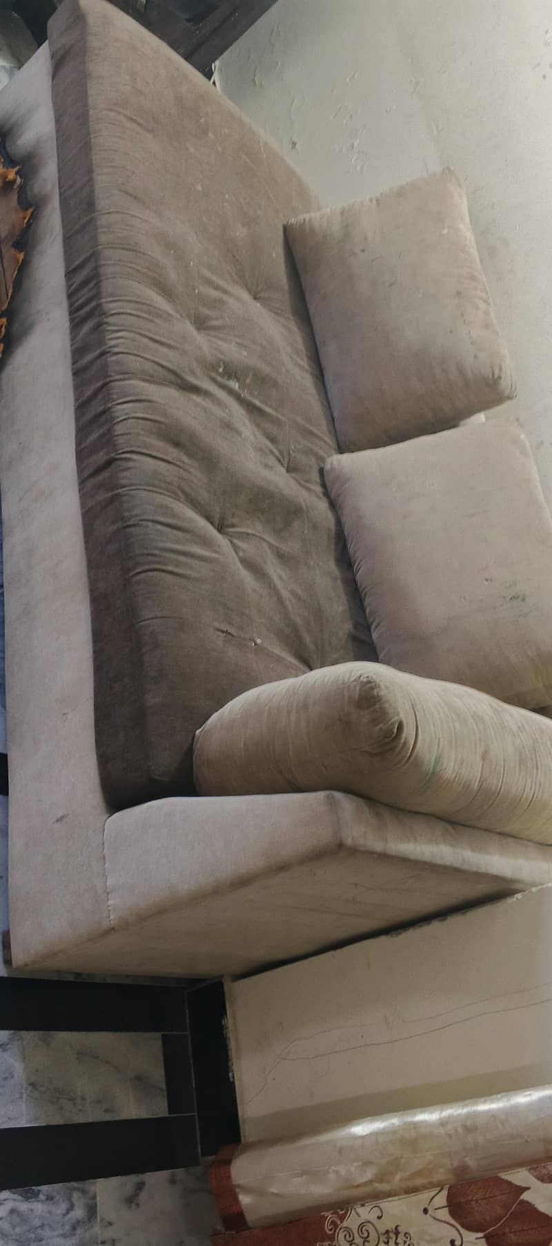 L shape Sofa – Solid Build, Needs Cleaning 2