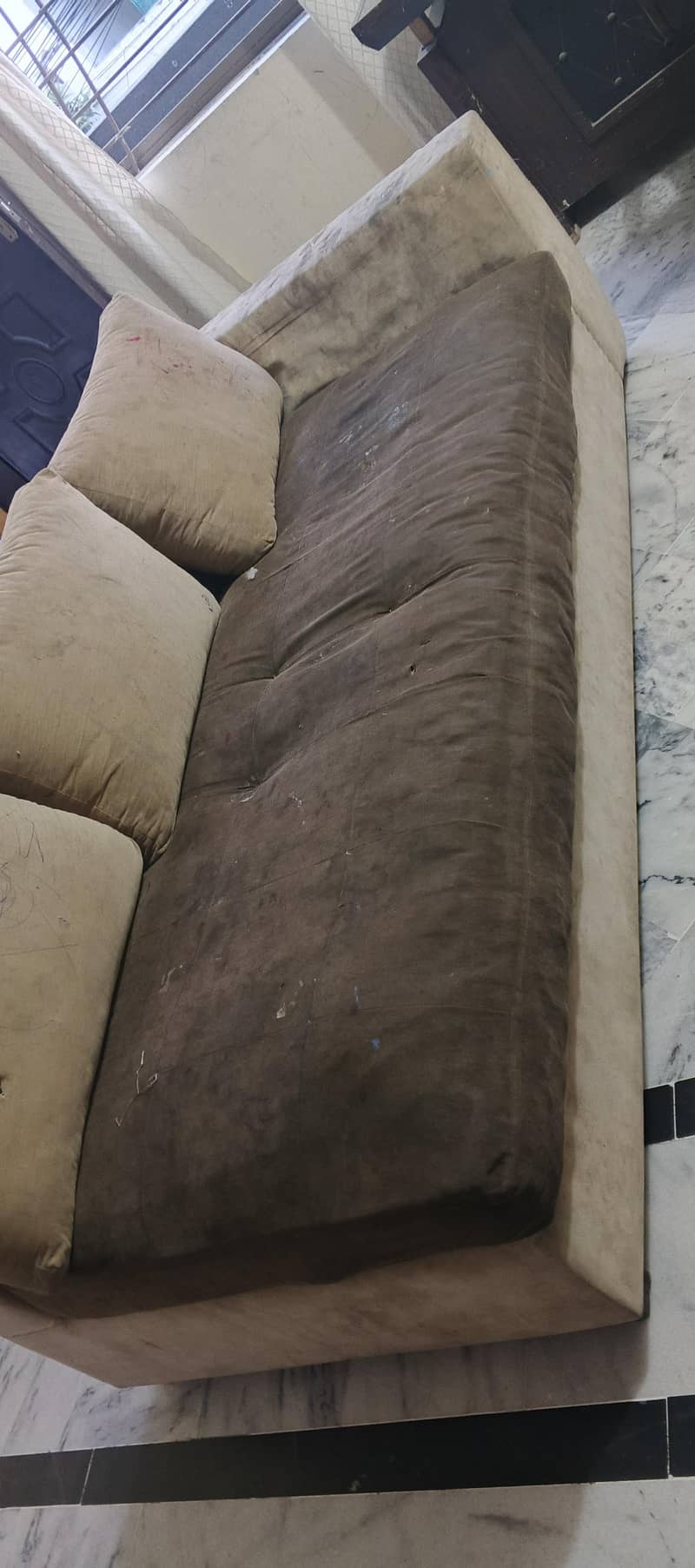 L shape Sofa – Solid Build, Needs Cleaning 4