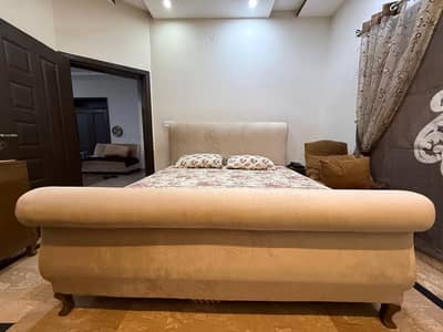 Velvet Poshish Complete Bed Set with Dressing, Mirror and Side Tables