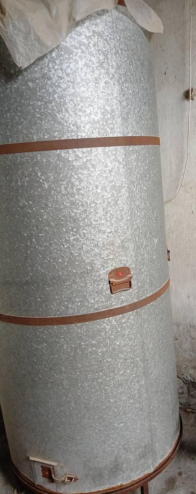 Wheat storage drum / Parola / Bharola