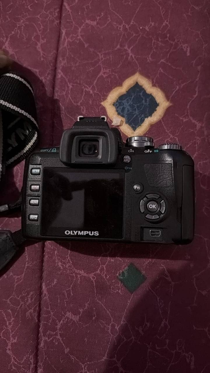 Olympus E-140 camera 0
