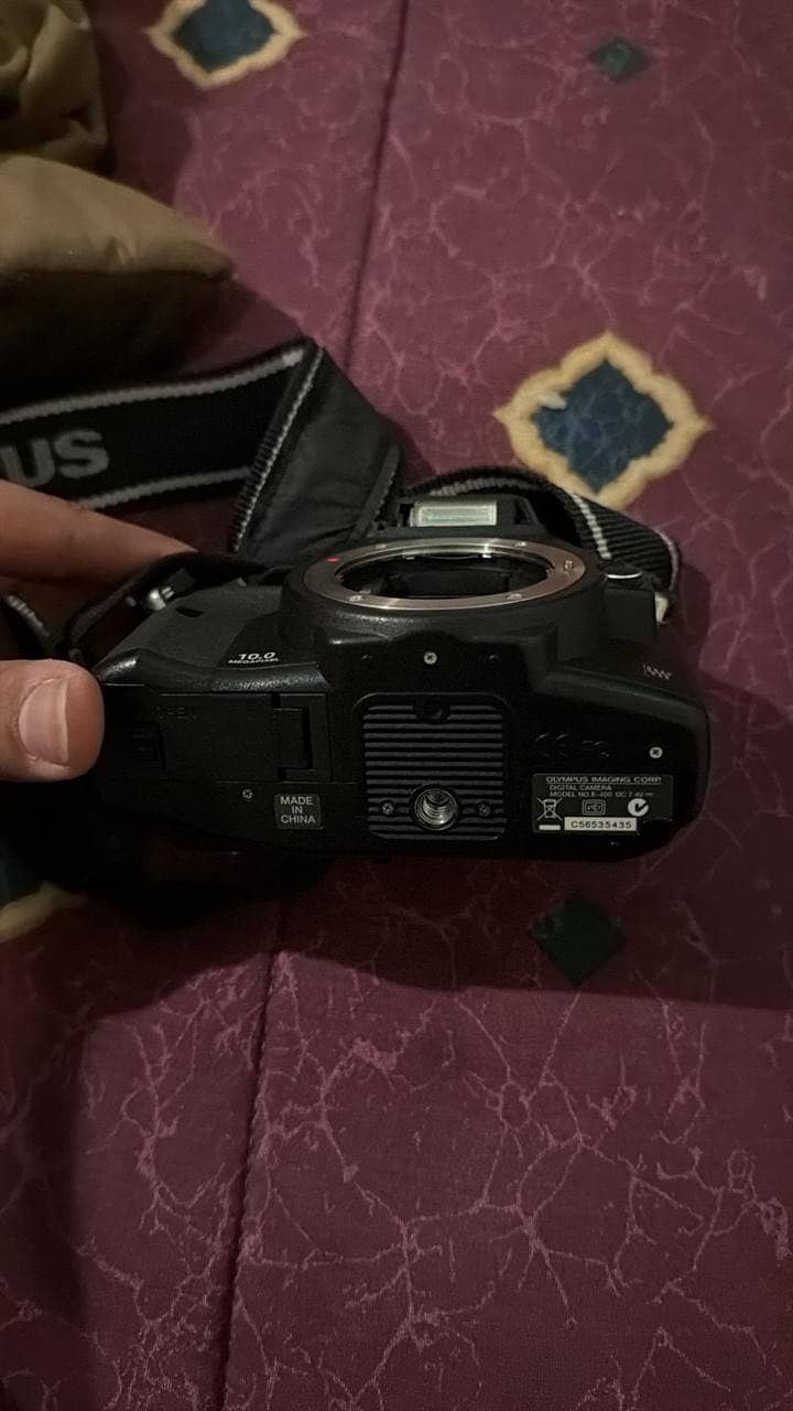 Olympus E-140 camera 1