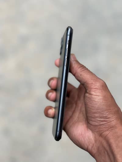 10/9 condition glass pa halka bohat scrash ha Baki ok ha