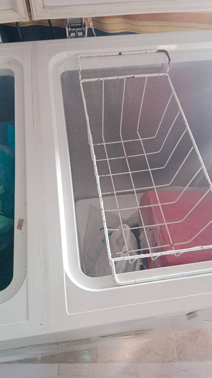 اسلم علیکم ویوز کمپنی کا فریزر .   ٹوٹل جینین  وارنٹی کارڈ گم ھے  رابط 2