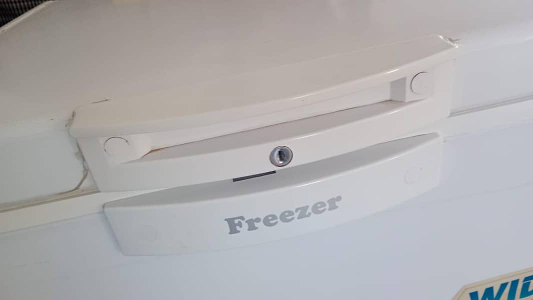 اسلم علیکم ویوز کمپنی کا فریزر .   ٹوٹل جینین  وارنٹی کارڈ گم ھے  رابط 5