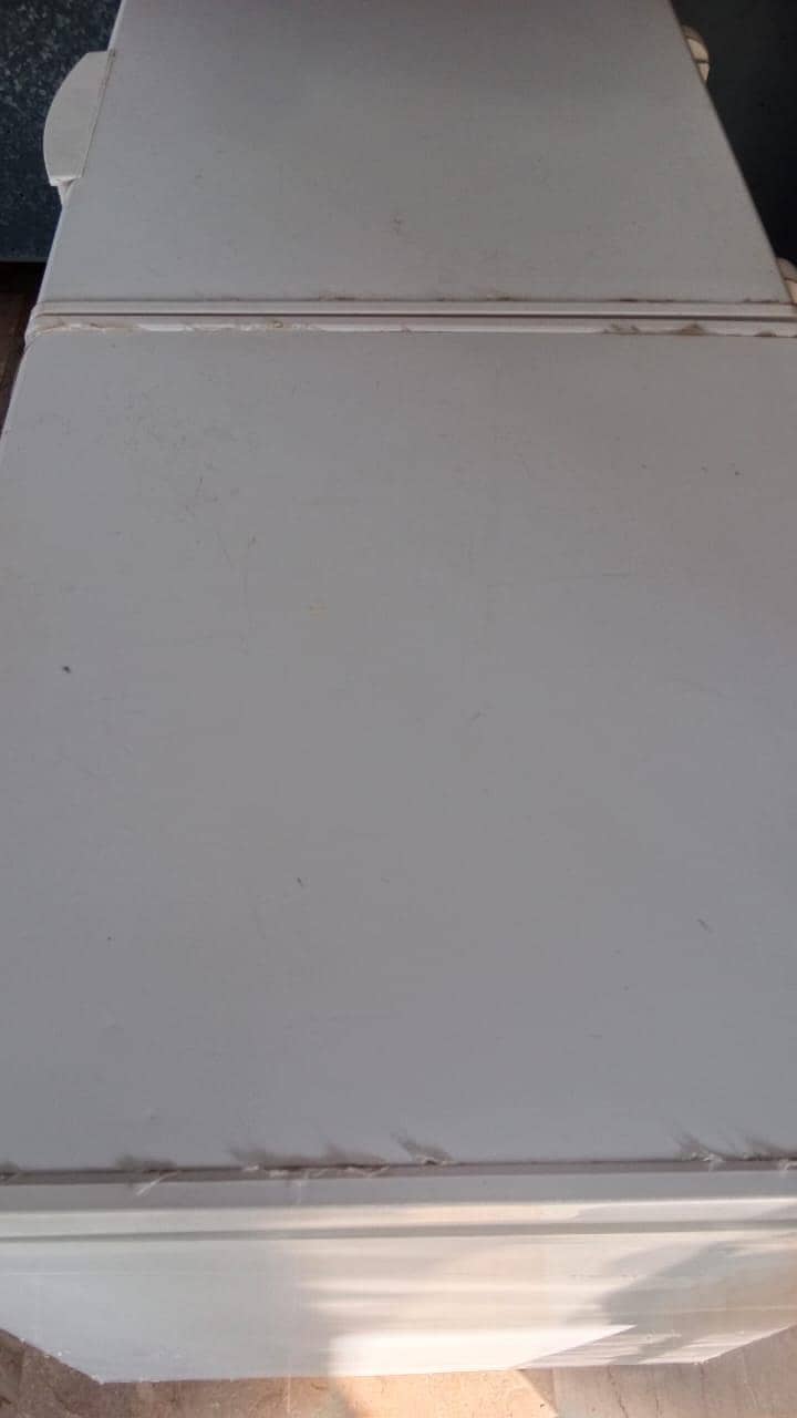 اسلم علیکم ویوز کمپنی کا فریزر .   ٹوٹل جینین  وارنٹی کارڈ گم ھے  رابط 9