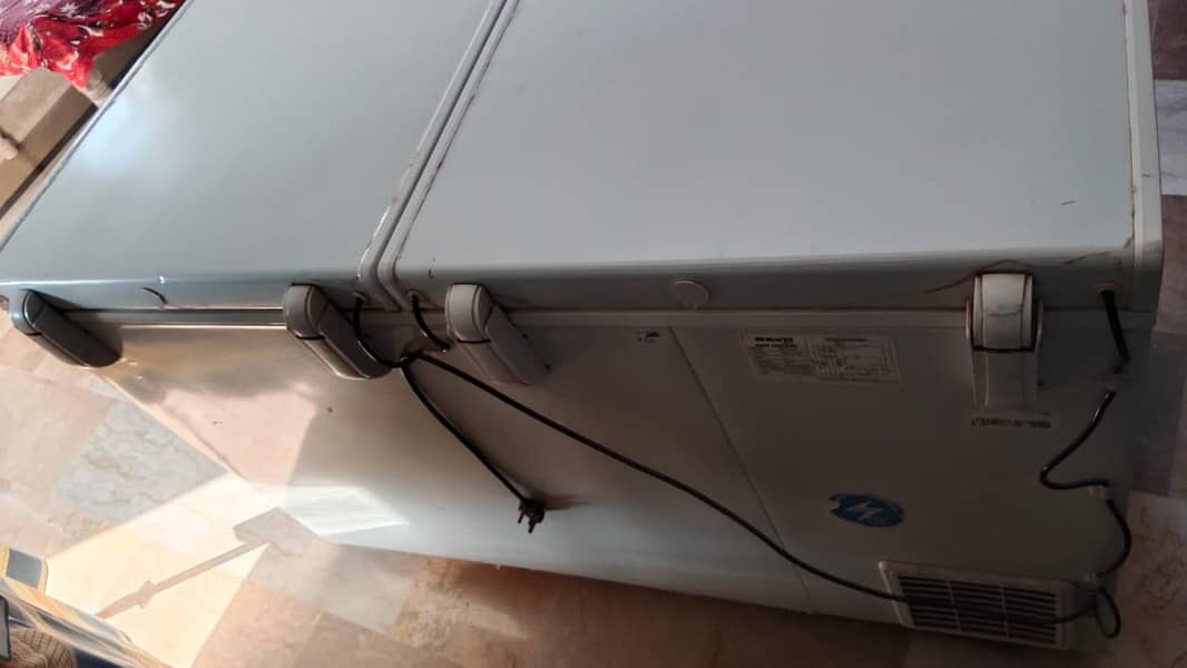 اسلم علیکم ویوز کمپنی کا فریزر .   ٹوٹل جینین  وارنٹی کارڈ گم ھے  رابط 10