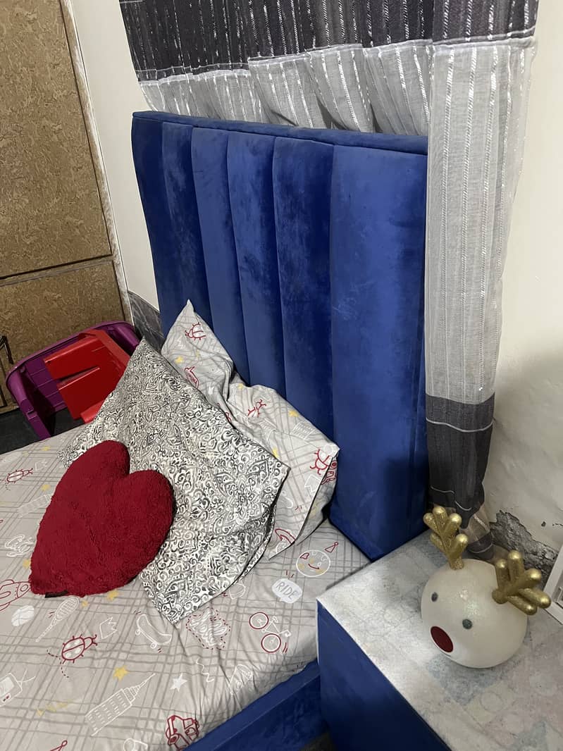 Single bed with side table 0