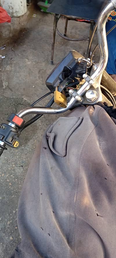 i am selling my bike very good running  completed h cplc clear