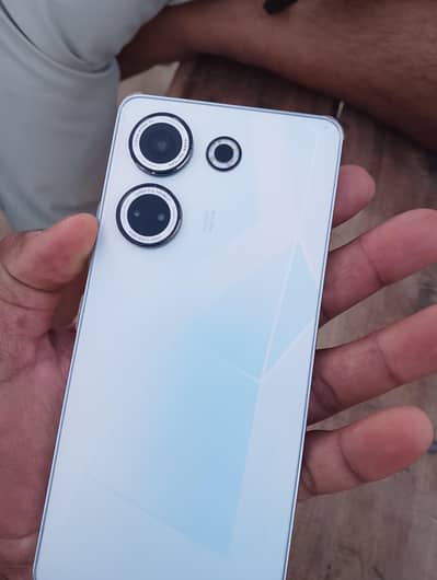 urgent for sale tecno camon 20  1 handed use for family 10 by 10