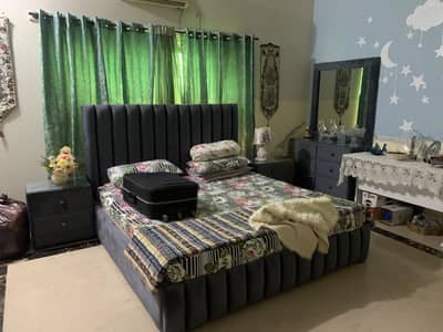 Used Bedset with 2 side tables and Chester Mjtror