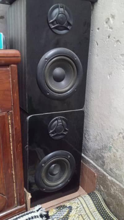 Medium size 2 Speaker's.