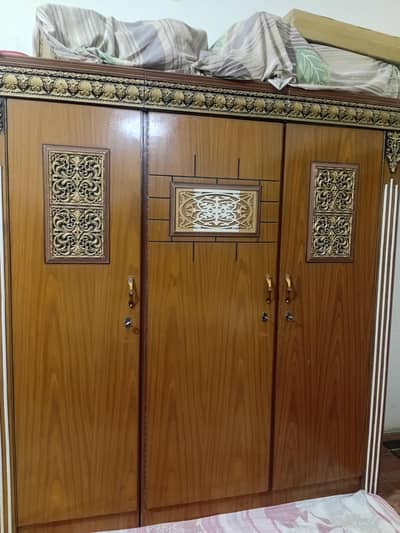 King Size Bed – Akhrot (Walnut) Wood – Heavy & Like New