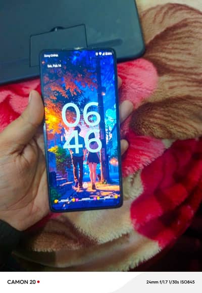 Edge 30 Pro . . Snapdragon 8 Gen 1