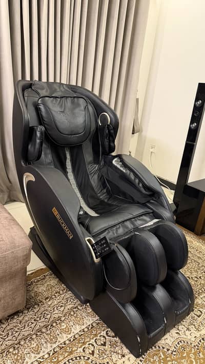 JC Buckman Massage chair in Black