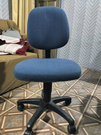 Office Chair (Comfortable & Adjustable) – Good Condition