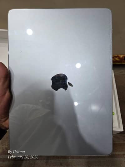 Apple mackbook air M4 complete box