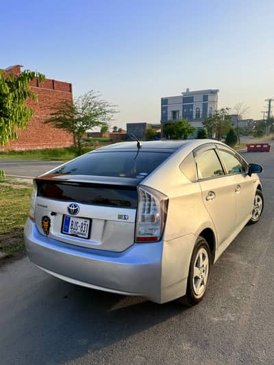 Toyota prius S pakage 1.8 hybrid